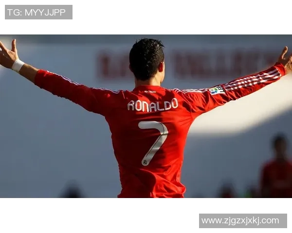 足球明星时尚穿搭秘籍助你打造球场与生活中的完美造型