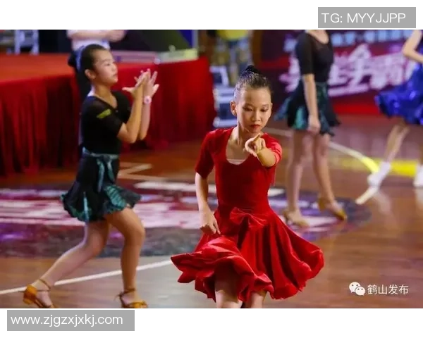 足球明星激情舞动庆祝瞬间展现魅力与团队精神的完美结合